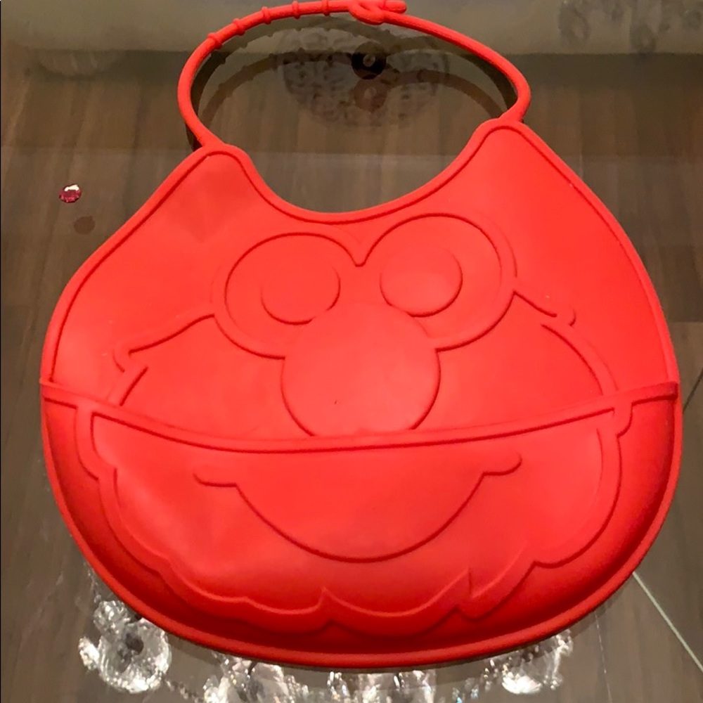 Rubber Table Matt & Red Rubbed Elmo Bib